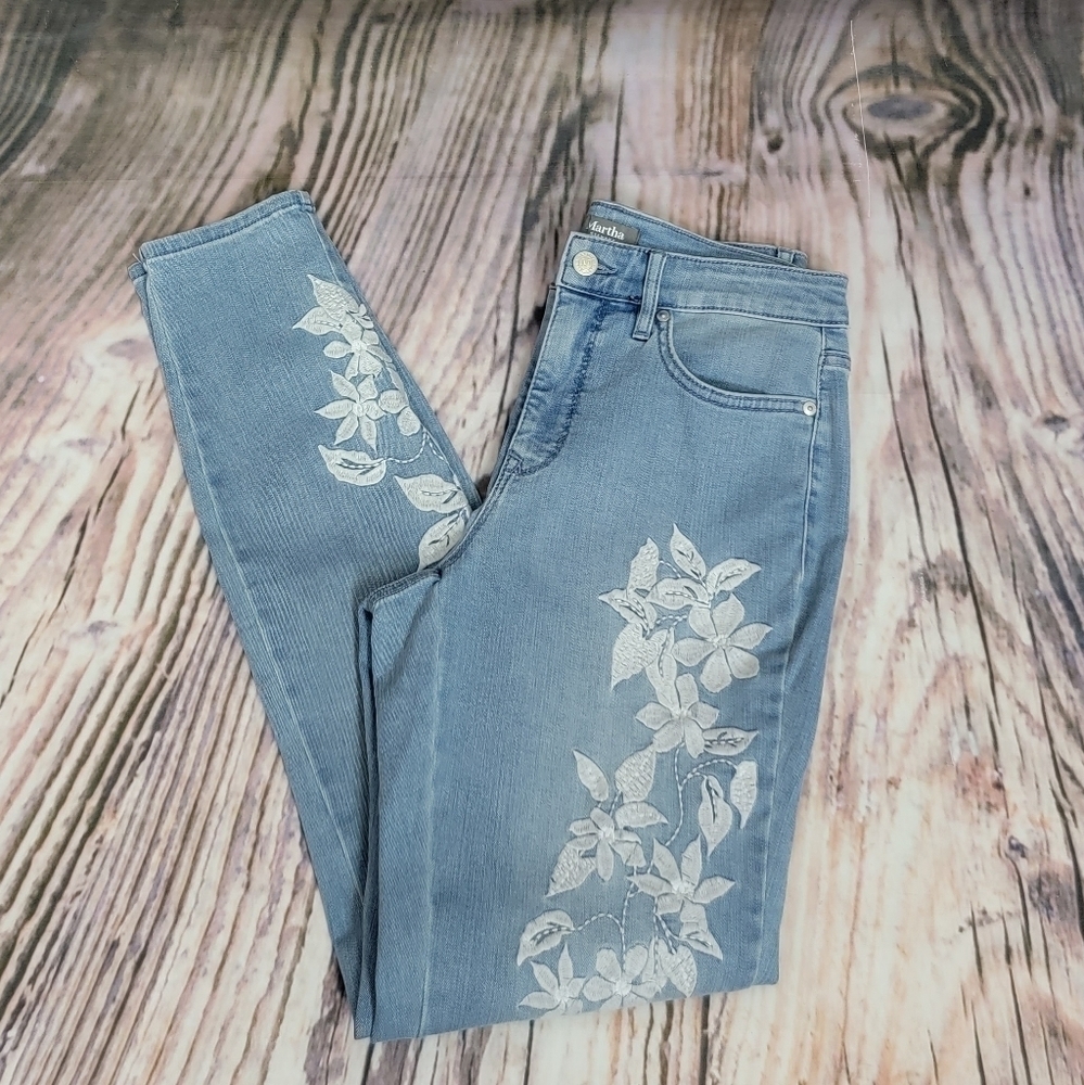𝅺Martha Stewart Embroidered 5-Pocket Ankle Jeans - Picture 8 of 14